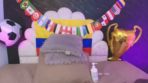 Mia online show from July 15, 12:10 pm