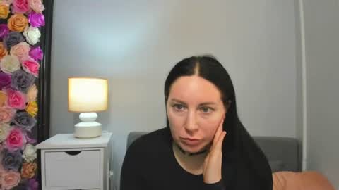 Mia online show from February 20, 1:33 pm