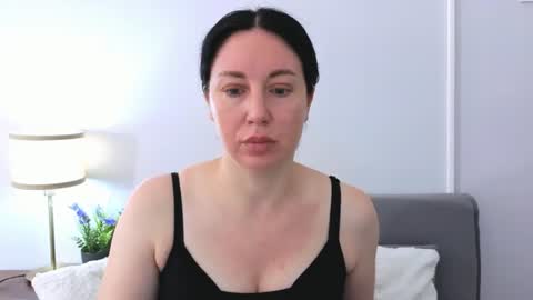 Mia online show from June 21, 6:27 am
