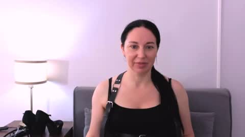 Mia online show from July 18, 6:17 am