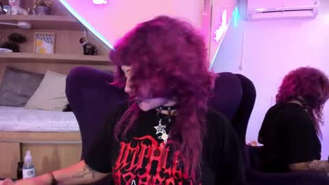 Mia online show from March 5, 3:51 pm