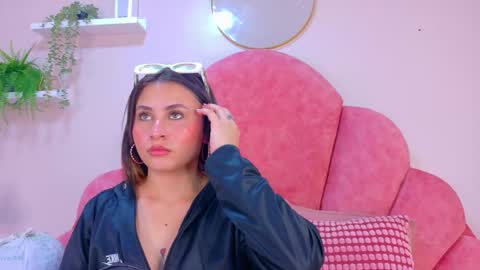 miaanderson__ online show from April 23, 11:42 am