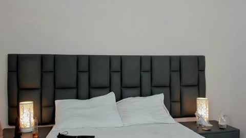 Snapshot of miaandmolly_ chatting on January 8, 12:05 pm mia red hair molly short hair online show from January 8, 12:05 pm