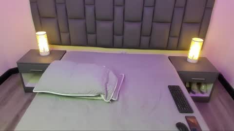 Snapshot of miaandmolly_ chatting on March 1, 8:45 am mia red hair molly short hair online show from March 1, 8:45 am