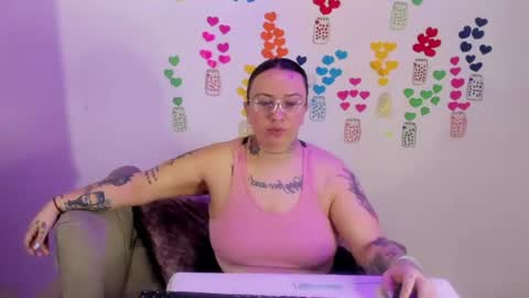 Snapshot of miaandmolly_ chatting on June 29, 11:05 pm mia red hair molly short hair online show from June 29, 11:05 pm