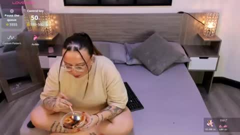 Snapshot of miaandmolly_ chatting on July 25, 3:04 am mia red hair molly short hair online show from July 25, 3:04 am