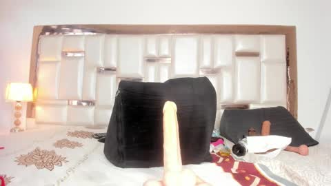 Mia  online show from January 24, 3:34 pm