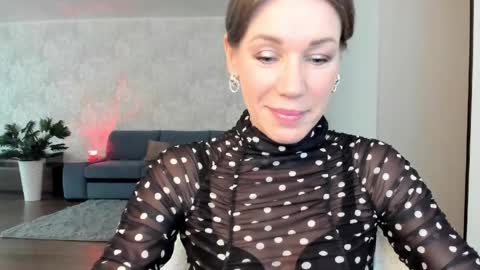 Mia online show from April 30, 5:25 am