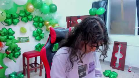 Mia and Max online show from March 17, 11:57 am