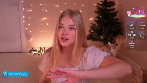 miablueye online show from December 14, 1:38 pm