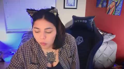 Snapshot of miacanela_xo chatting on December 22, 1:23 am Mia online show from December 22, 1:23 am