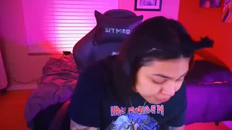 Snapshot of miacanela_xo chatting on December 31, 1:26 am Mia online show from December 31, 1:26 am