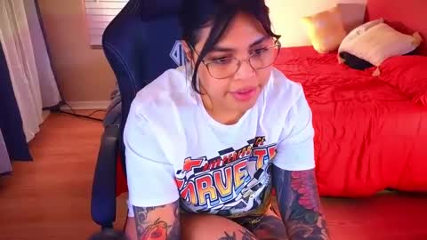 Snapshot of miacanela_xo chatting on January 9, 3:26 am Mia online show from January 9, 3:26 am