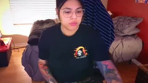 Snapshot of miacanela_xo chatting on January 20, 1:28 am Mia online show from January 20, 1:28 am