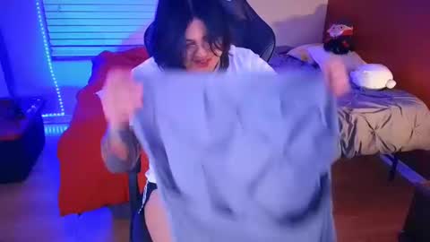 Snapshot of miacanela_xo chatting on January 27, 3:26 am Mia online show from January 27, 3:26 am