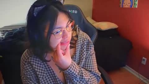 Snapshot of miacanela_xo chatting on February 24, 1:46 am Mia online show from February 24, 1:46 am