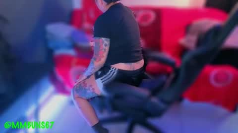 Snapshot of miacanela_xo chatting on December 2, 1:00 am Mia online show from December 2, 1:00 am