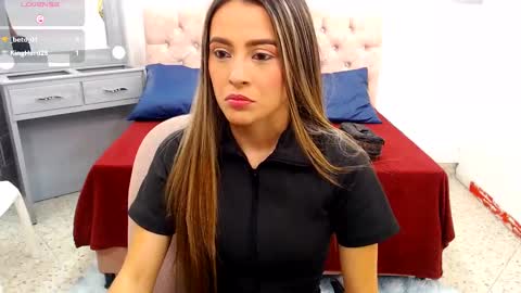 Snapshot of miacarperrlux chatting on December 7, 12:52 am MiaCarper online show from December 7, 12:52 am