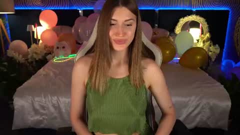 Snapshot of miacarterrs chatting on July 2, 1:06 pm Mia online show from July 2, 1:06 pm