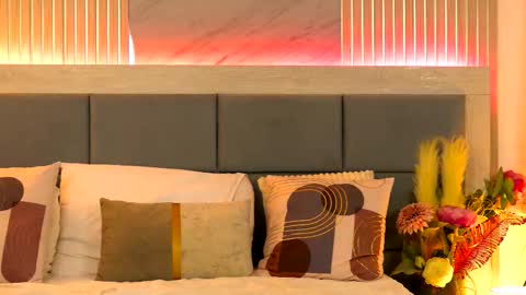 Snapshot of miacharm1 chatting on November 18, 9:41 pm Mia online show from November 18, 9:41 pm