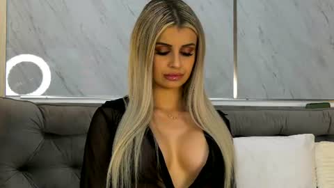 Mia online show from June 15, 7:27 pm