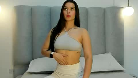 miacleark online show from February 5, 5:06 pm