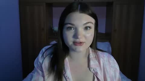 Mia online show from May 8, 12:05 am