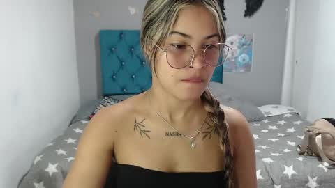 Snapshot of miacumgirl chatting on May 5, 12:13 pm miacumgirl online show from May 5, 12:13 pm