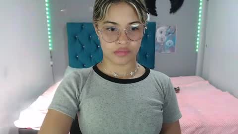 Snapshot of miacumgirl chatting on June 11, 12:14 pm miacumgirl online show from June 11, 12:14 pm
