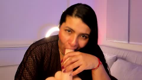 IG Yojanagomez  online show from March 4, 11:55 pm