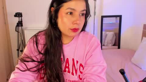 IG Yojanagomez  online show from June 9, 2:01 am
