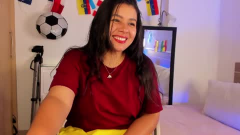 Snapshot of miadanielss chatting on June 19, 4:22 pm IG Yojanagomez online show from June 19, 4:22 pm