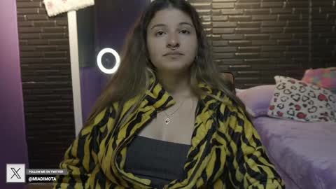 Snapshot of miadimota chatting on December 29, 5:21 am Mia online show from December 29, 5:21 am