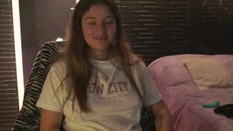 Snapshot of miadimota chatting on February 15, 4:25 am Mia online show from February 15, 4:25 am