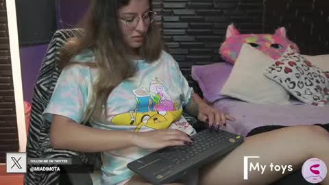 Snapshot of miadimota chatting on February 23, 5:34 am Mia online show from February 23, 5:34 am