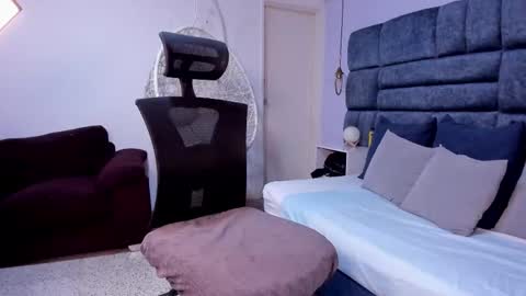 Mia  online show from November 21, 10:52 pm