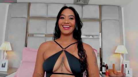 Snapshot of miaebony_ chatting on October 24, 9:22 pm Call me Mia online show from October 24, 9:22 pm