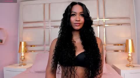 Call me Mia online show from April 5, 10:40 pm