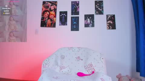Snapshot of miaengels_ chatting on July 15, 12:16 am Mia Engels online show from July 15, 12:16 am