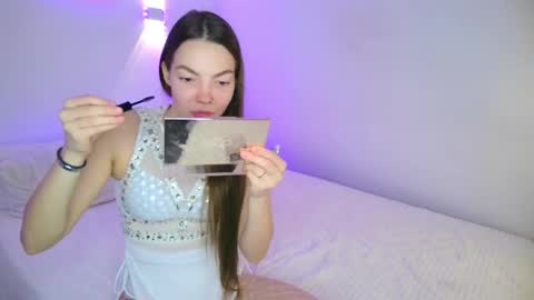 Snapshot of miafiora chatting on May 8, 1:00 am Mia online show from May 8, 1:00 am
