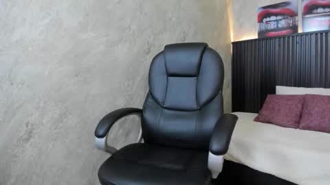 Snapshot of miafoxx__1 chatting on November 21, 12:59 pm Mia online show from November 21, 12:59 pm