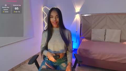 Snapshot of miagates_tay chatting on October 3, 3:03 am Mia online show from October 3, 3:03 am