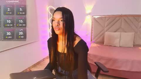 Snapshot of miagates_tay chatting on October 22, 3:18 am Mia online show from October 22, 3:18 am