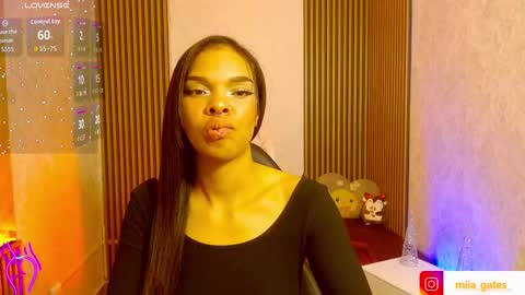 Snapshot of miagates_tay chatting on November 12, 2:45 am Mia online show from November 12, 2:45 am