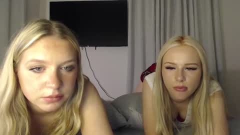 Snapshot of miaharperxox chatting on December 22, 9:33 am Mia Harper online show from December 22, 9:33 am