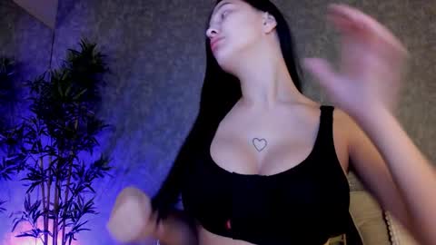 miahartx online show from February 3, 6:40 am