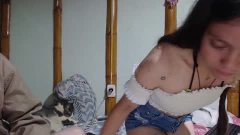 Snapshot of miahells chatting on February 19, 6:44 am Mia Sam online show from February 19, 6:44 am