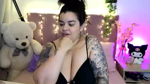 Snapshot of miahjoness chatting on August 3, 5:06 am Miah Joness online show from August 3, 5:06 am