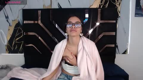 miahotcs online show from January 19, 1:37 pm