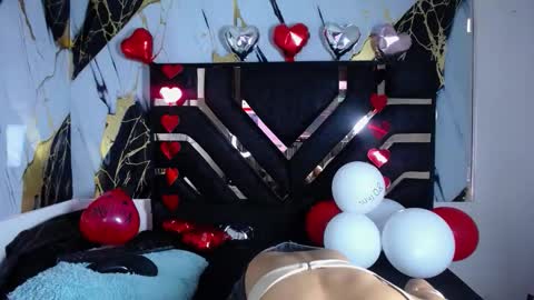 miahotcs online show from February 14, 12:35 pm